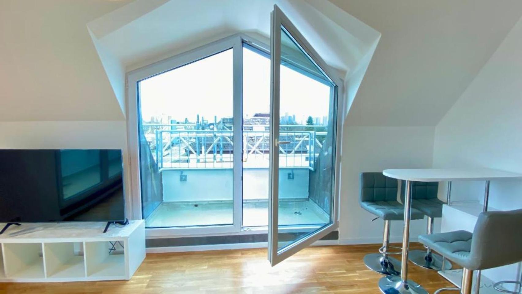 Ferienwohnung Penthouse With Balcony, Elevator And Free Underground Parking Frankfurt am Main Exterior foto