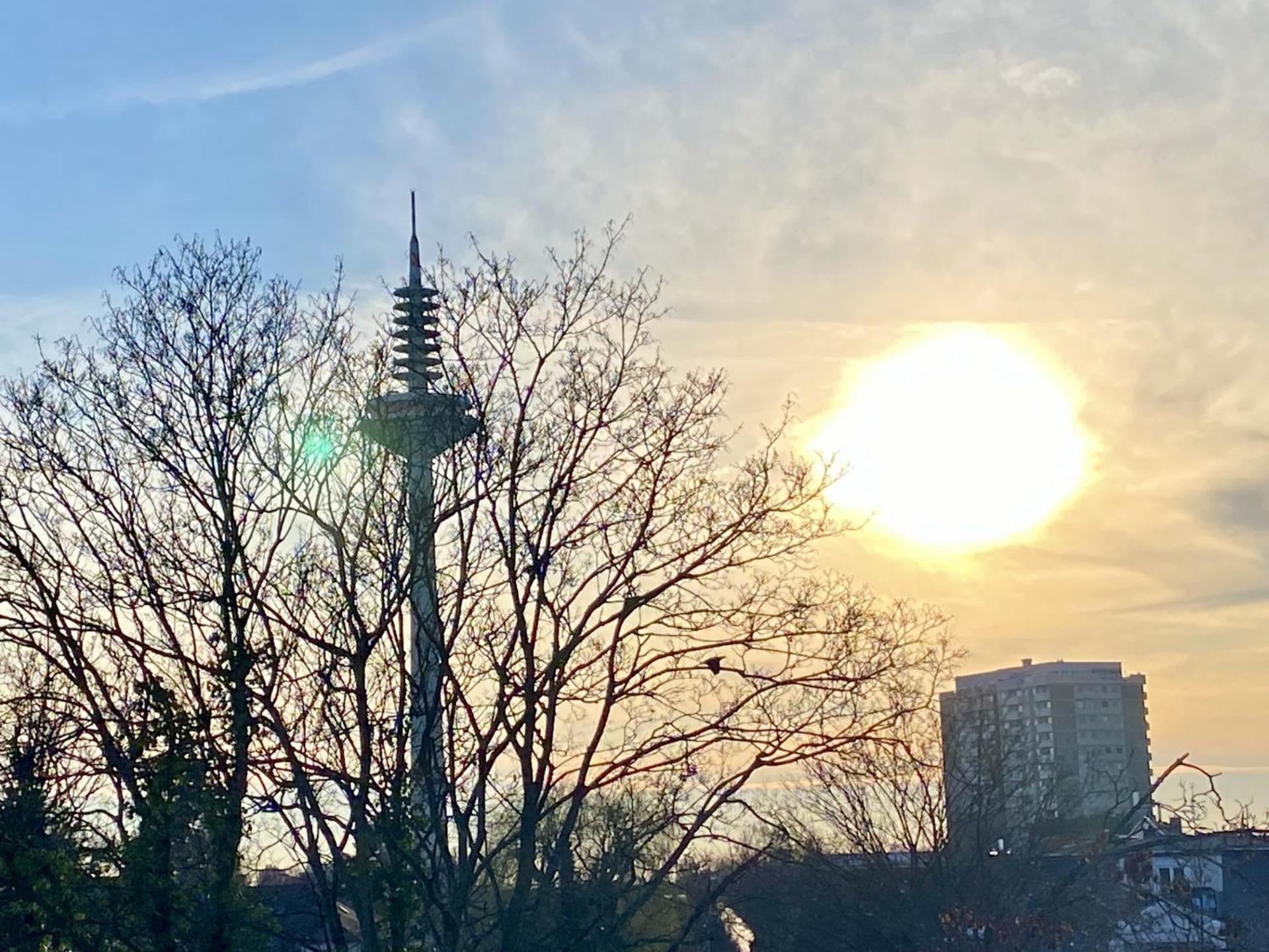 Ferienwohnung Penthouse With Balcony, Elevator And Free Underground Parking Frankfurt am Main Exterior foto